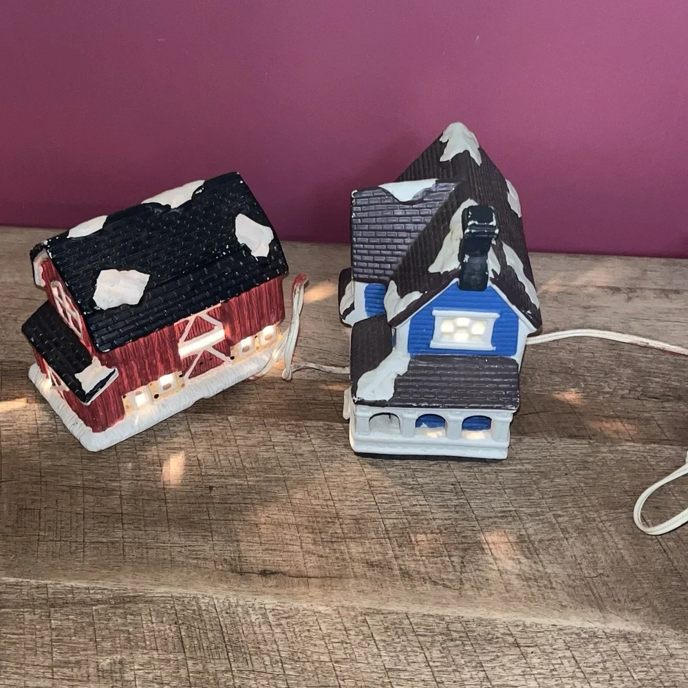 VTG Lighted Farm House/Barn Christmas Village Holiday Decor‎ WORKS